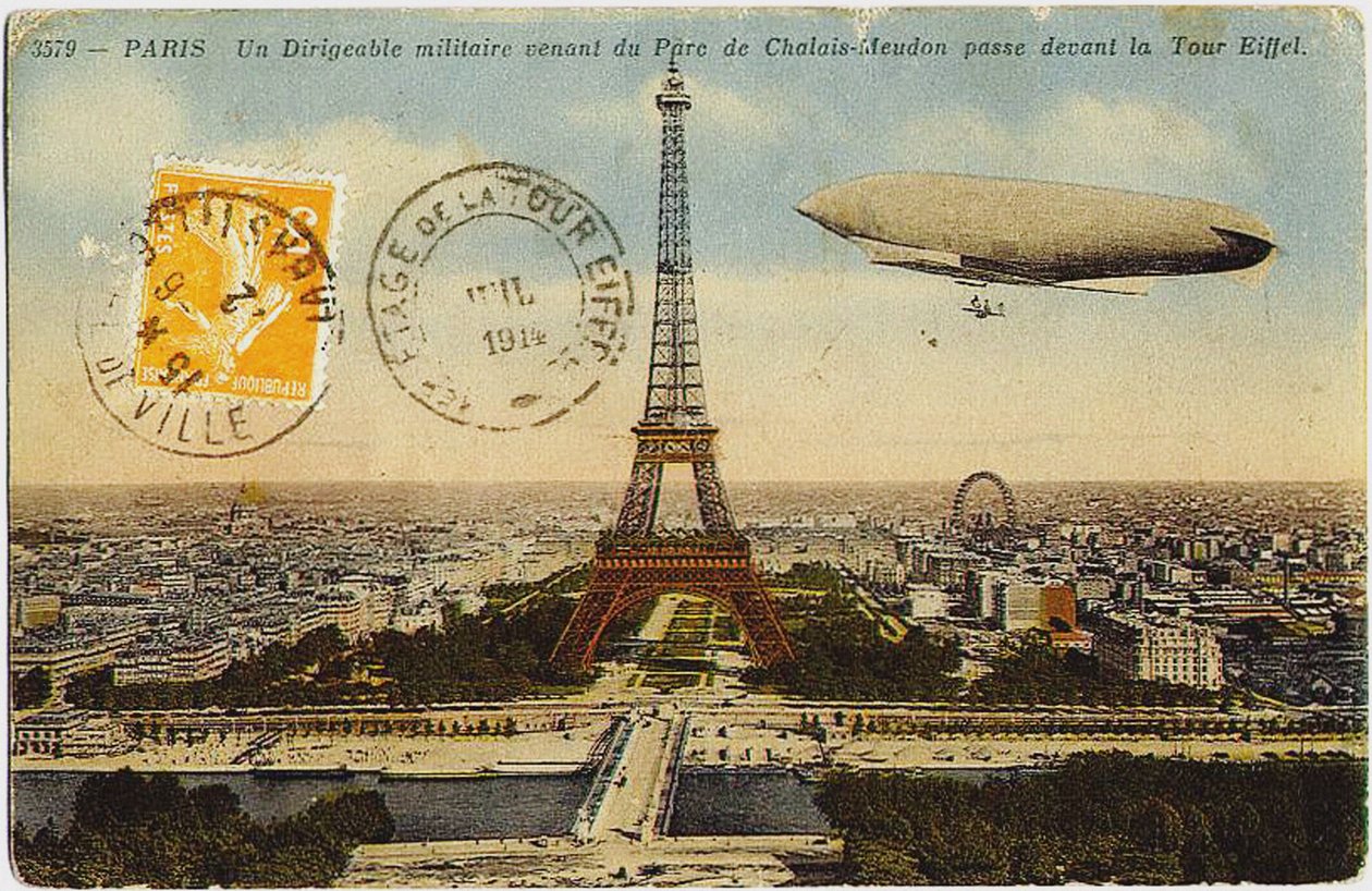 Sotilasilmalaiva Chalais-Meudonin puistosta lentää lähellä Eiffel-tornia, 1908 tekijältä Unbekannt