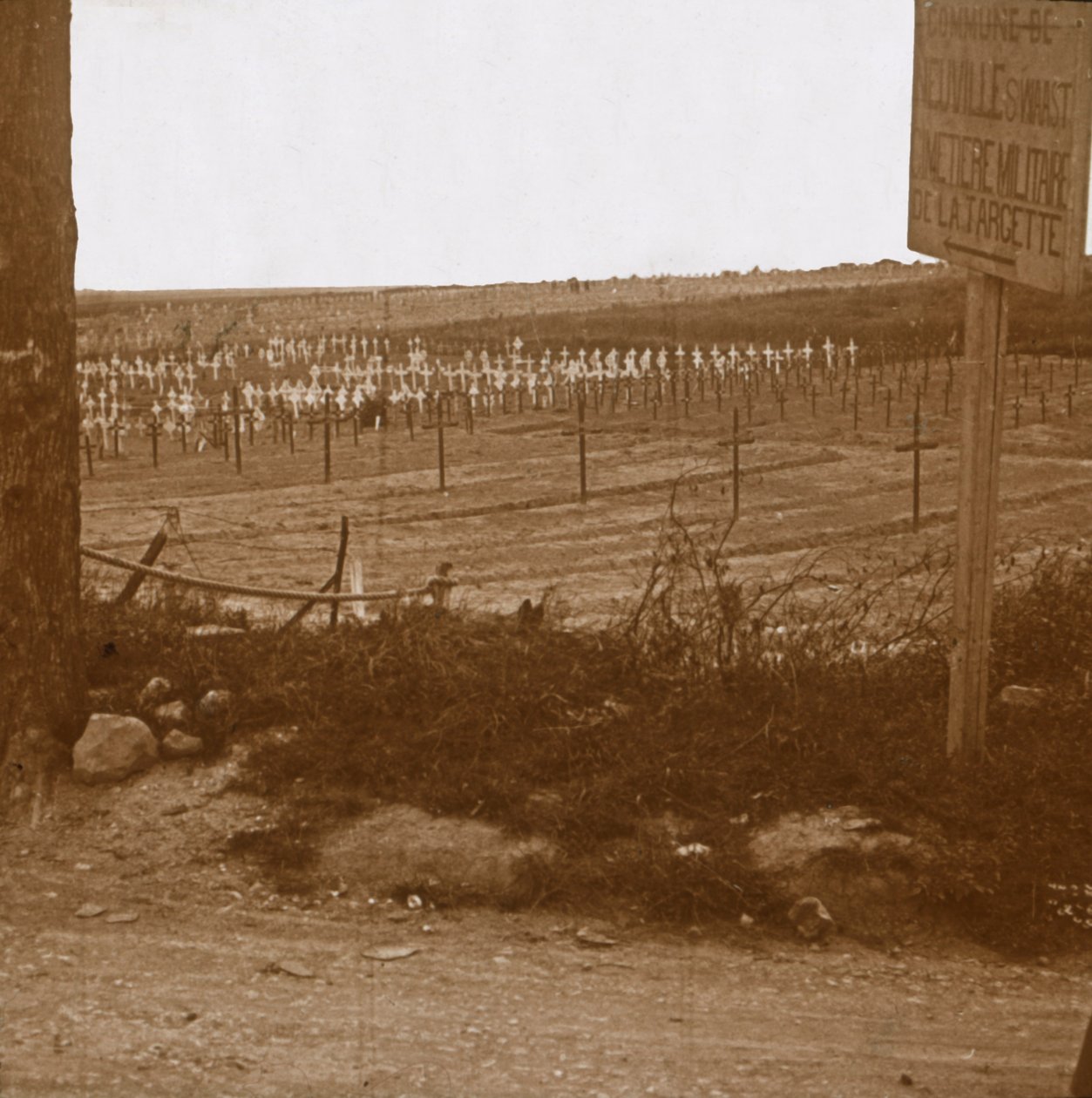 Sotilaallinen hautausmaa, Neuville-Saint-Vaast, Pohjois-Ranska, c1914-c1918 tekijältä Unbekannt