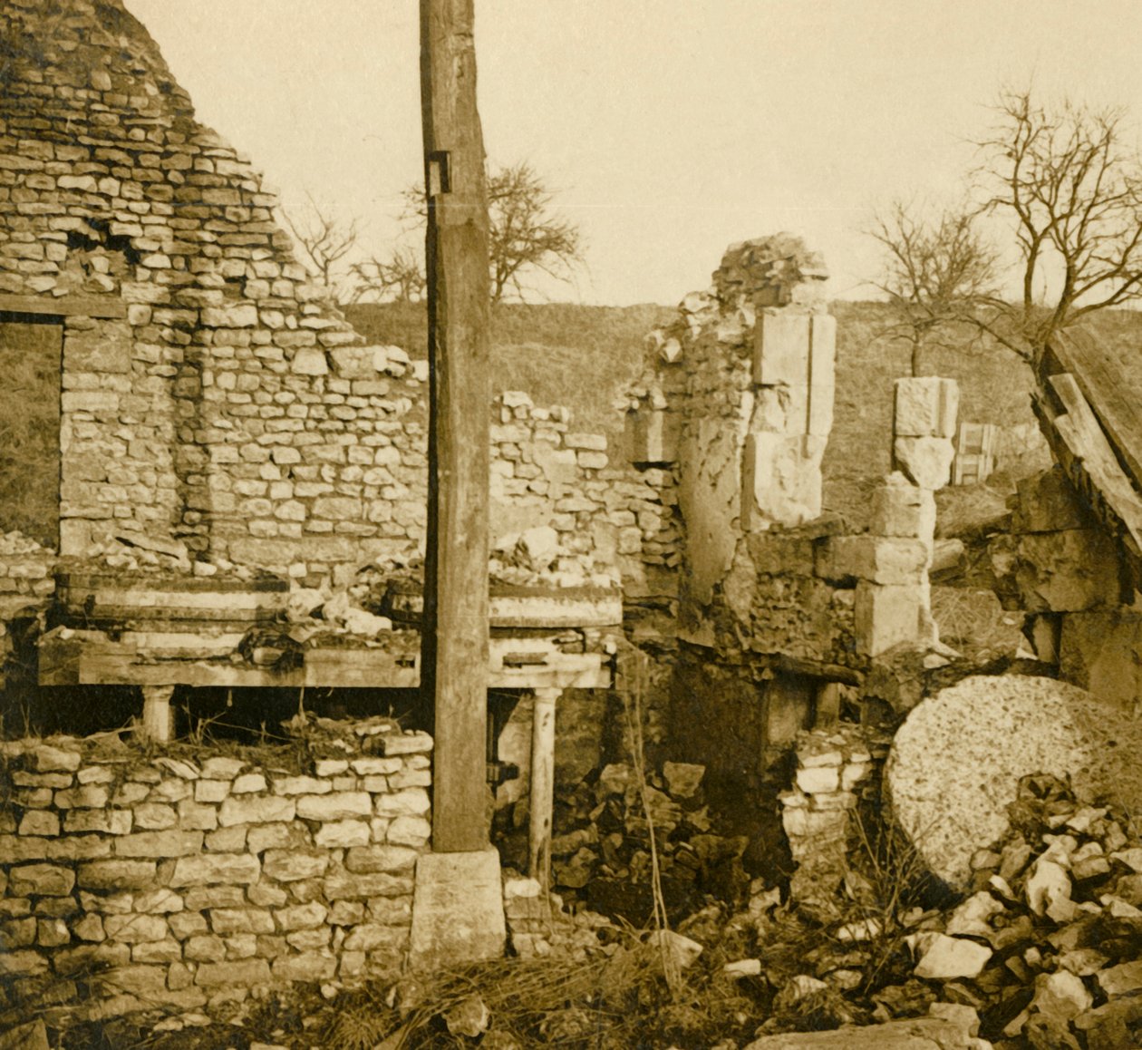 Tehdas Les Épargesissa, Pohjois-Ranskassa, c1914-c1918. tekijältä Unbekannt