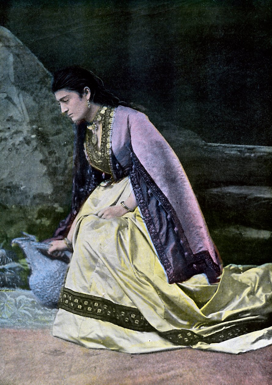 Mingrelien nainen kerää vettä, c1890 tekijältä Unbekannt
