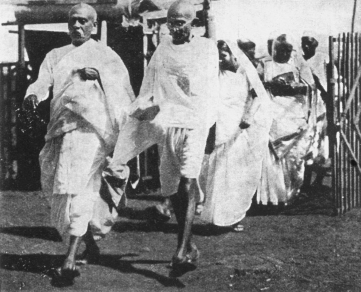 Mohandas Gandhi, Intian kansallismielinen johtaja, matkalla kongressiin, 1932 tekijältä Unbekannt