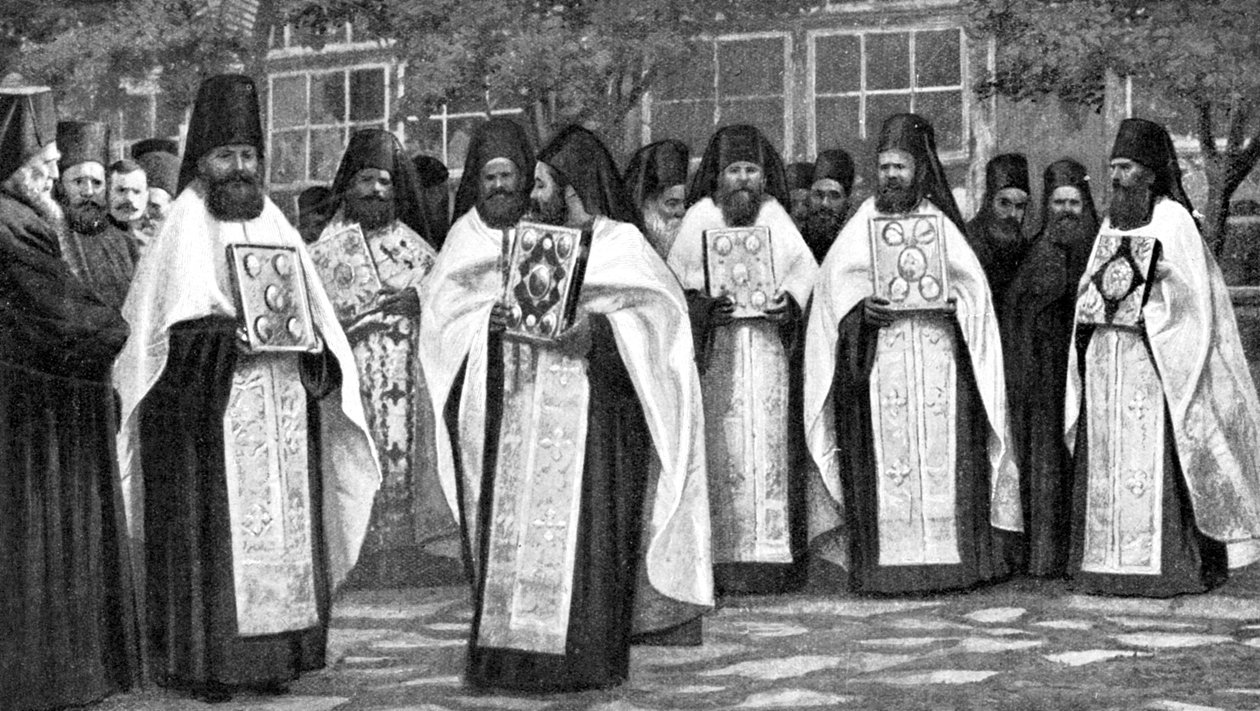Kreikkalaisen kirkon munkit kantamassa liturgiaa, Kreikka, 1922 tekijältä Unbekannt