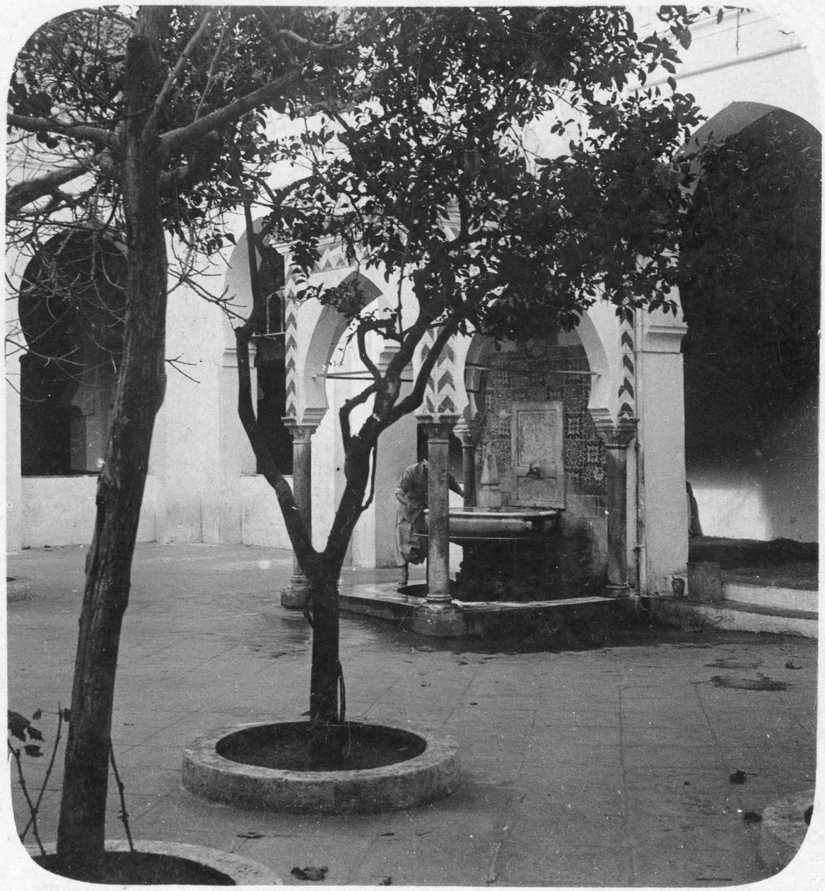Moskeijan suihkulähde, Alger, Algeria, 1800-luvun loppu tai 1900-luvun alku tekijältä Unbekannt