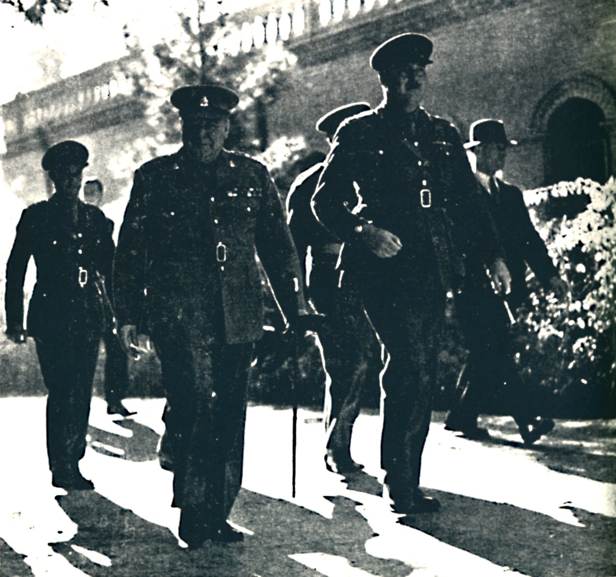 Mr. Churchill vierailee Teheranissa, Persiassa, 1. joulukuuta 1943, 1945. tekijältä Unbekannt