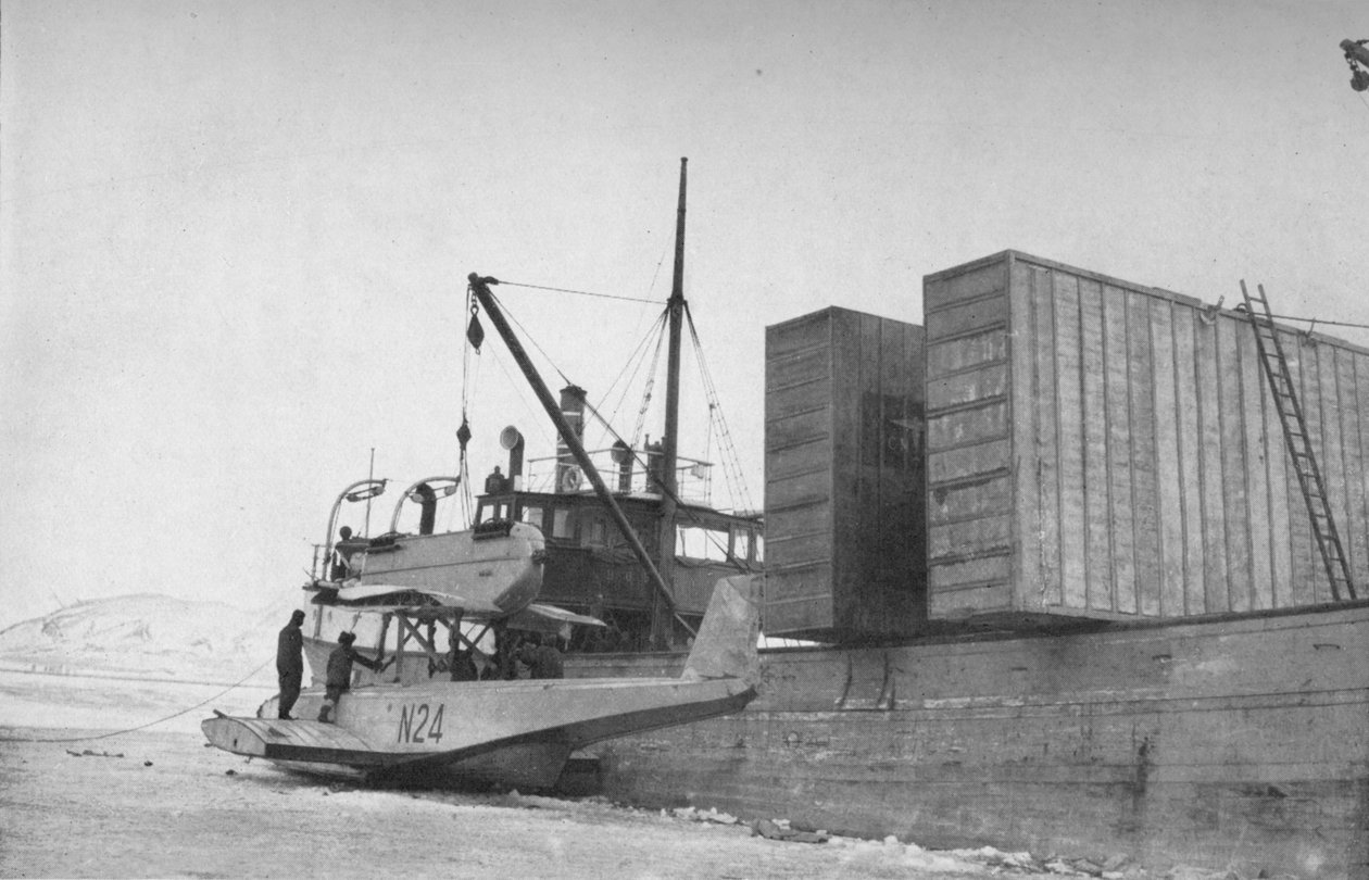 N24 Derricks of the Hobbylla Kings Bayssä, c1925, 1928 tekijältä Unbekannt