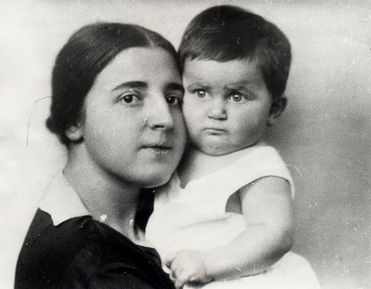 Nadežda Allilujeva, Josef Stalinin toinen vaimo ja heidän tyttärensä Svetlana Allilujeva, 1927 tekijältä Unbekannt
