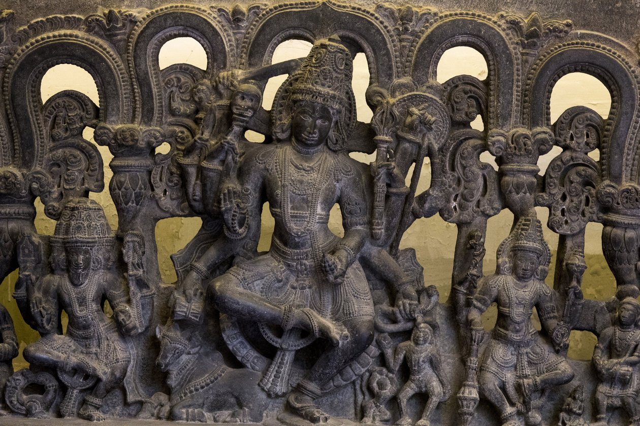 Intian kansallismuseo, Delhi. Katka näyttää kolminaisuuden (Brahma, Vishnu ja Shiva). Kakatiya tekijältä Unbekannt