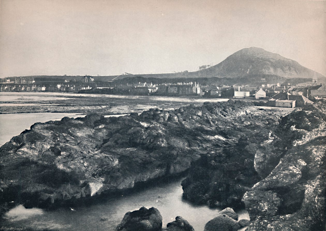 North Berwick - From the Rocks, näytetään North Berwick Law, 1895 tekijältä Unbekannt