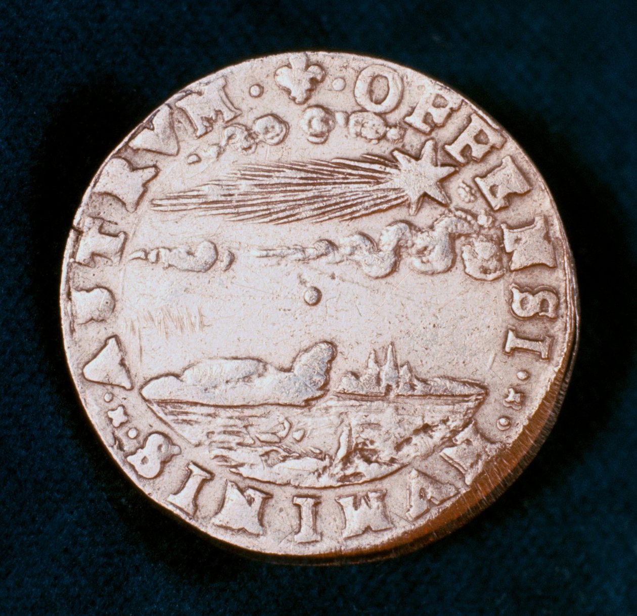 Vuoden 1577 kirkkaan komeetan muistoa kuvaavan mitalin kääntöpuoli tekijältä Unbekannt