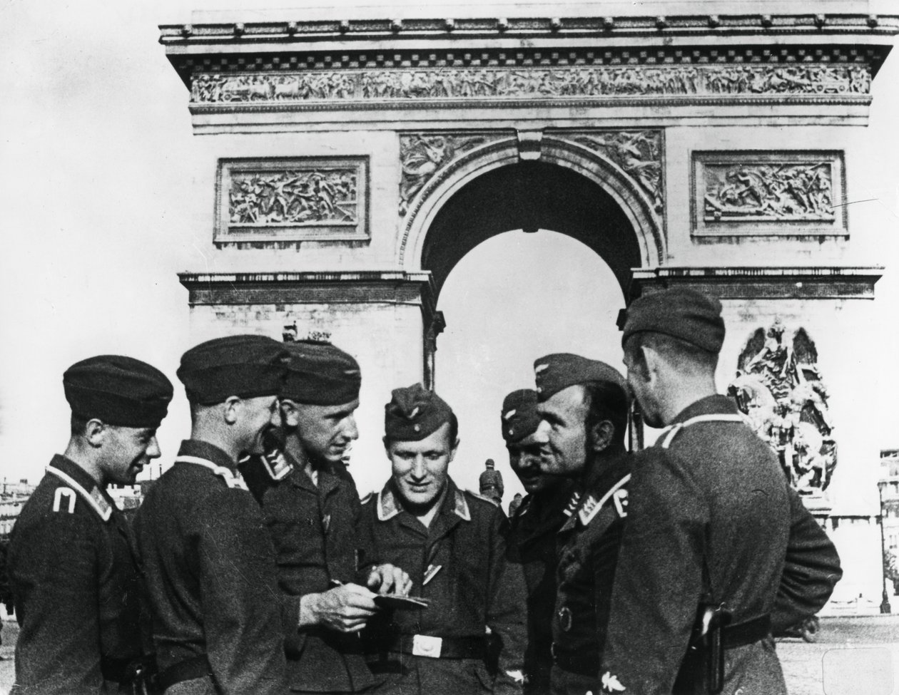 Saksalaisten joukkojen miehittäminen Riemukaarella, Pariisissa, kesäkuussa 1940 tekijältä Unbekannt