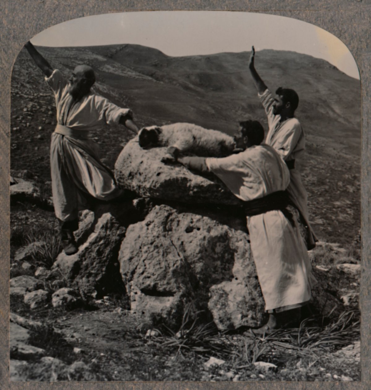 Karitsan uhraus alttarilla, Moreh, n. 1900 tekijältä Unbekannt