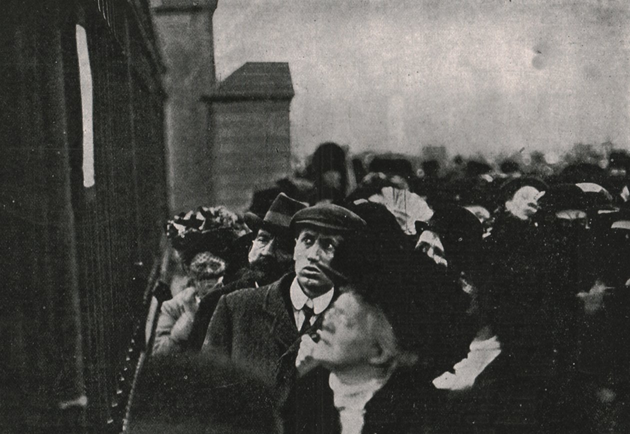Virallinen ilmoitus kuningas Edward VII:n kuolemasta lähetettiin Buckinghamin palatsin ulkopuolelle toukokuussa 1910. tekijältä Unbekannt