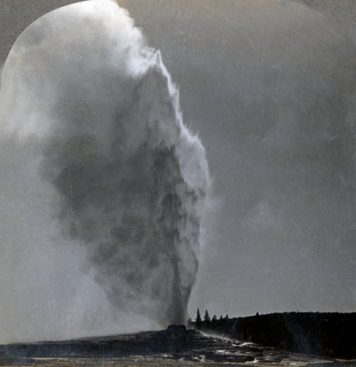 Old Faithful, Geysirien kuningatar, Yellowstonen kansallispuisto, Wyo, USA, 1904. tekijältä Unbekannt