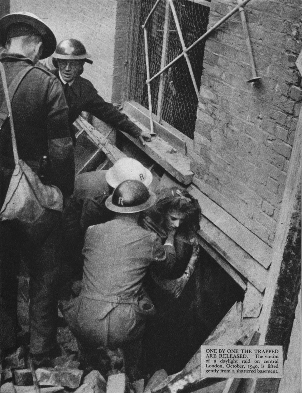 Yksi kerrallaan loukkuun jääneet vapautetaan, 1940 1942 tekijältä Unbekannt