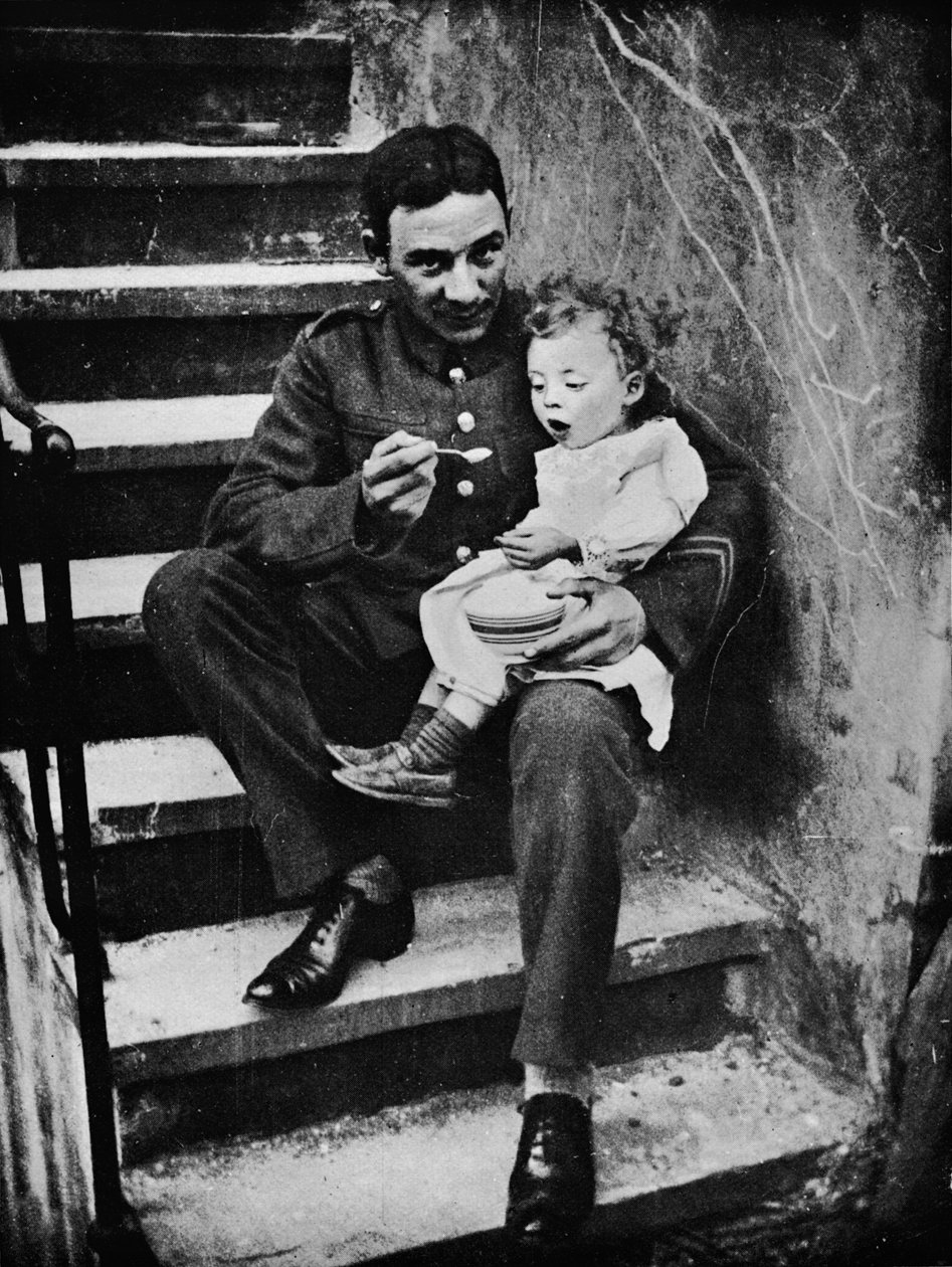 Yksi uudesta armeijasta, joka teki itsensä hyödylliseksi aihiossaan, 1915 tekijältä Unbekannt