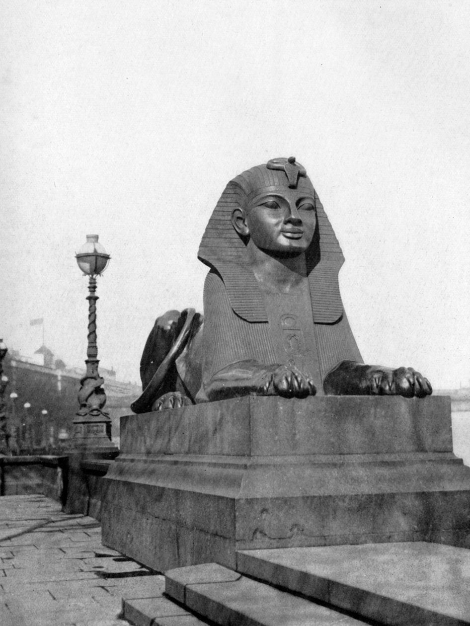 Yksi sfinkseistä, Victoria Embankment, Lontoo, 1924-1926 tekijältä Unbekannt