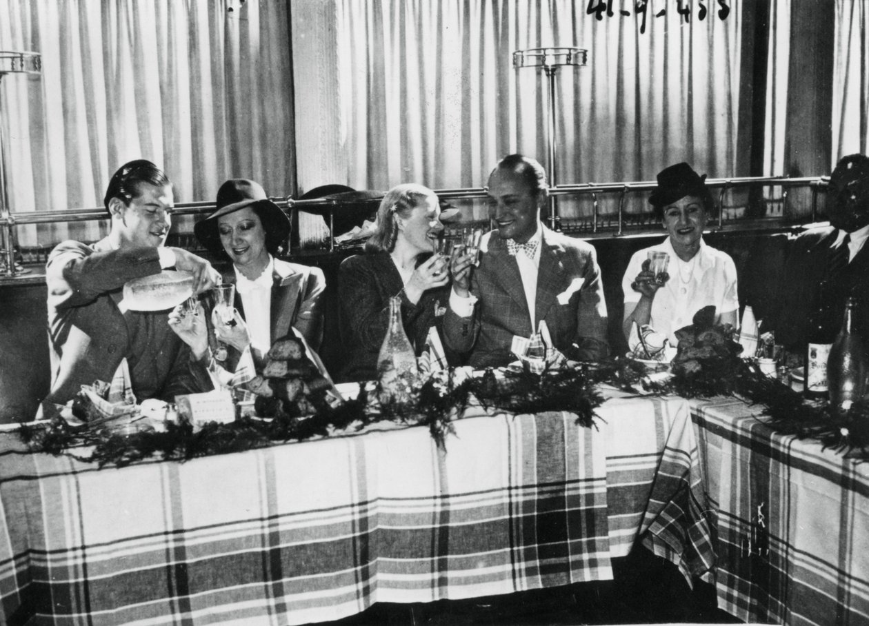 Suosittujen ranskalaisten laulajien ravintolan avaaminen Pariisissa syyskuussa 1941 tekijältä Unbekannt