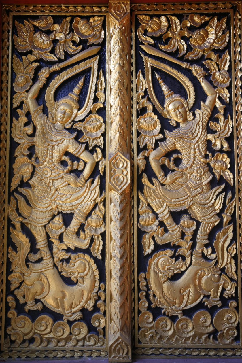 Koristeellinen temppelin ovi Wat Chedi Luangissa Chiang Maissa. Thaimaa tekijältä Unbekannt