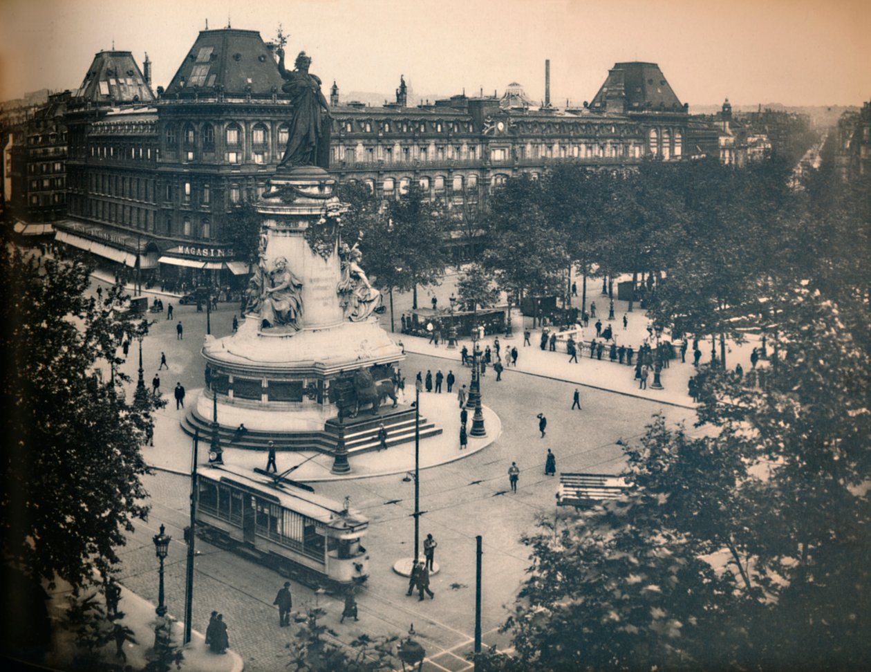 Pariisi. - Tasavallan aukio. -LL, c1910. tekijältä Unbekannt