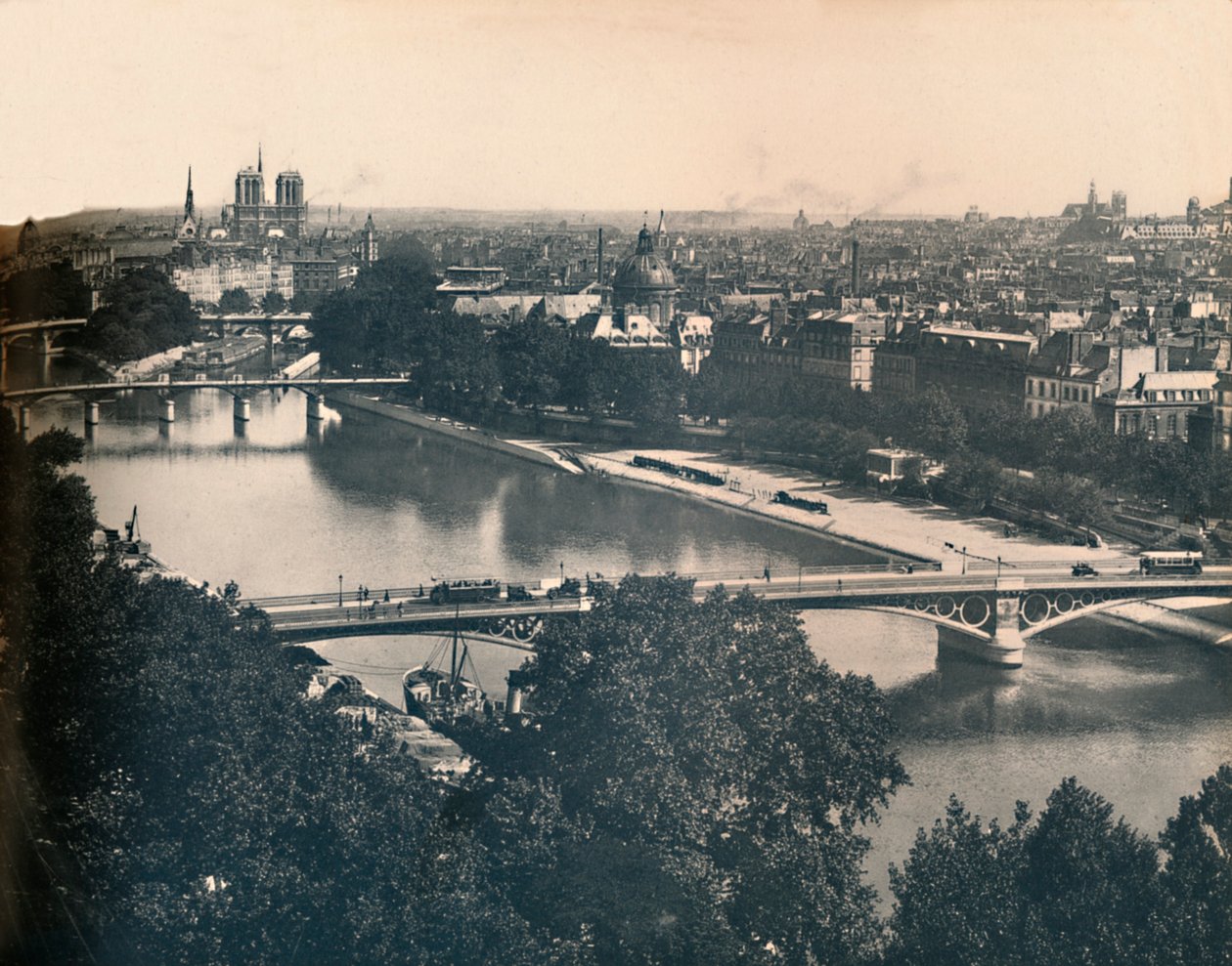 Pariisi. - Panoraama kohti Notre-Damea. -LL, c1910. tekijältä Unbekannt