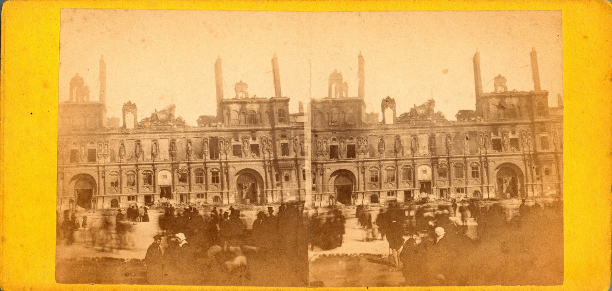 Paris Commune (1871): näkymä Hotel de Villesta toukokuun 1871 palon jälkeen. Nimetön valokuvaus. Tulostus pahville Dim. 17x8 cm tekijältä Unbekannt