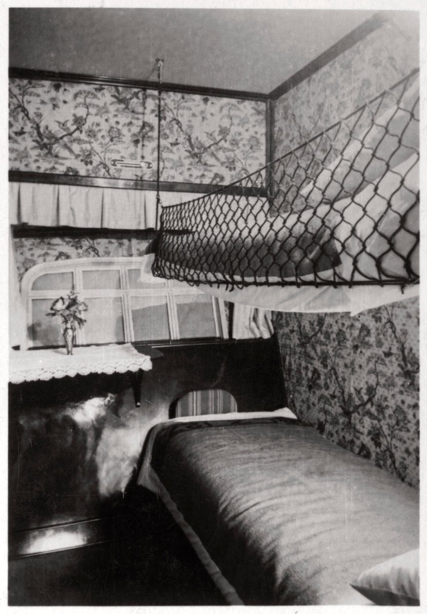 Matkustajahytti yöllä, LZ 127 Graf Zeppelin, 1933 tekijältä Unbekannt