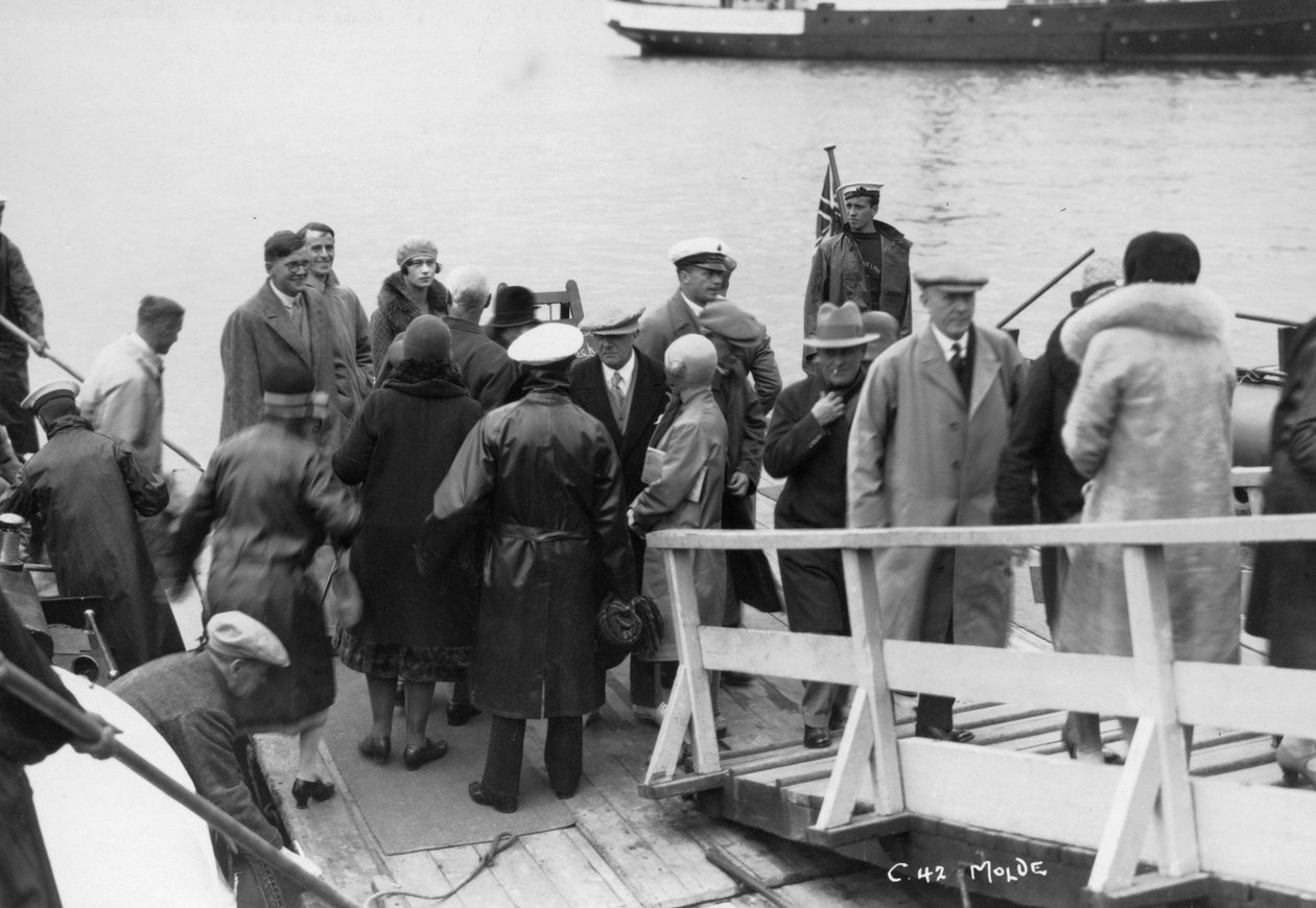 Matkustaja-alus vedettiin Moldessa, Norjassa, 1929 tekijältä Unbekannt