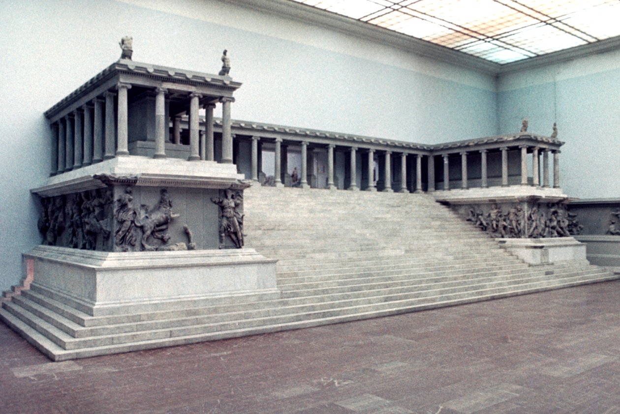 Pergamon-alttari, 2. vuosisadalla eKr tekijältä Unbekannt