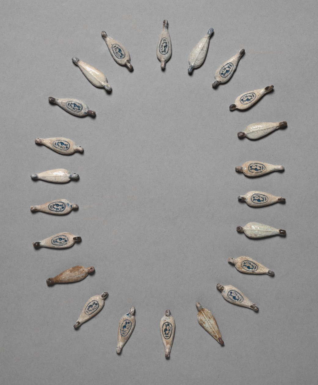 Terälehden muotoiset helmet, n. 1391-1353 eaa. tekijältä Unbekannt