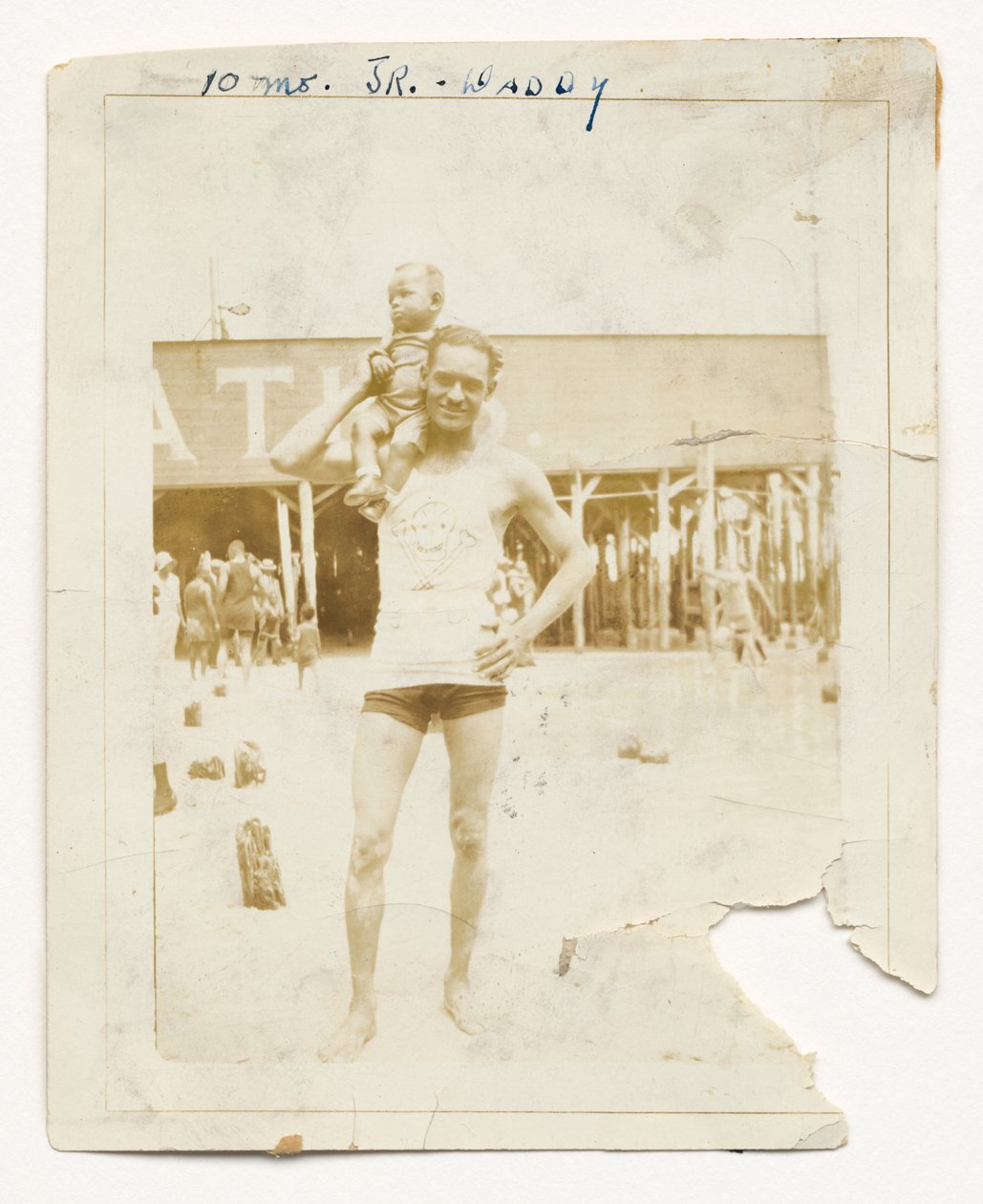 Valokuva Cpl. Lawrence Leslie McVey poikansa Lawrence McVey Jr.:n kanssa, 1925. tekijältä Unbekannt
