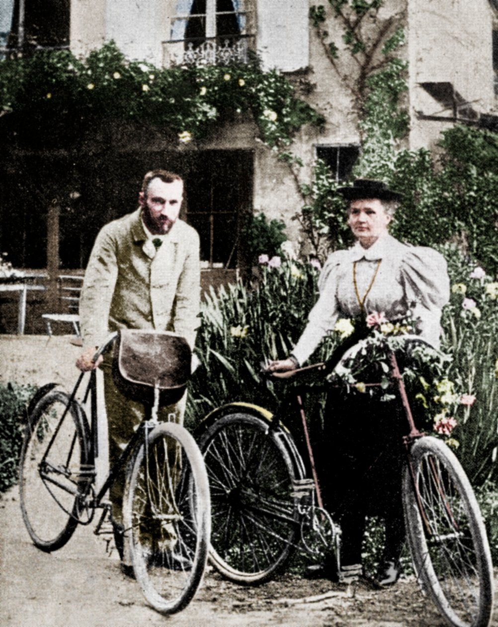 Pierre ja Marie Curie, ranskalaiset fyysikot, valmistautuvat pyöräilemään tekijältä Unbekannt