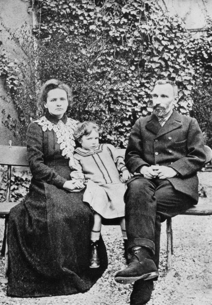 Pierre ja Marie Curie, ranskalaiset tiedemiehet tyttärensä Irenen kanssa, 1904 tekijältä Unbekannt
