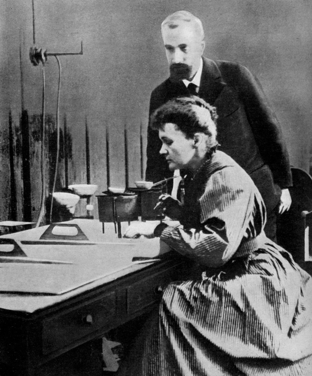 Pierre ja Marie Curie laboratoriossa, 1898 1951 tekijältä Unbekannt