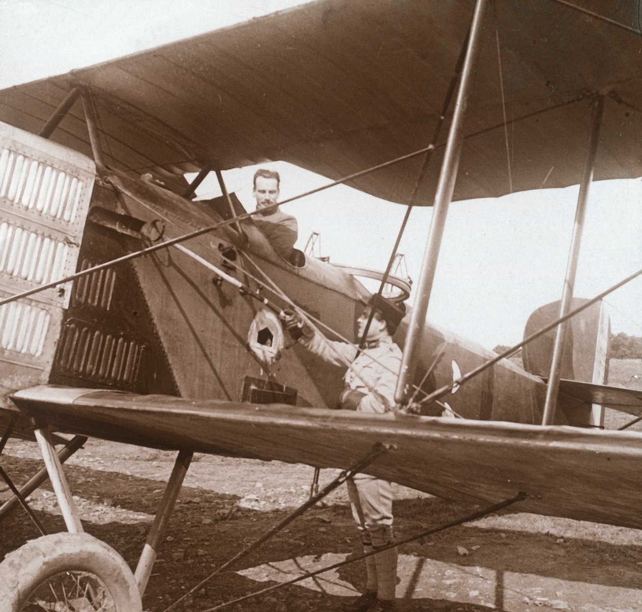 Lentäjä kaksitasossa, c1914-c1918 tekijältä Unbekannt