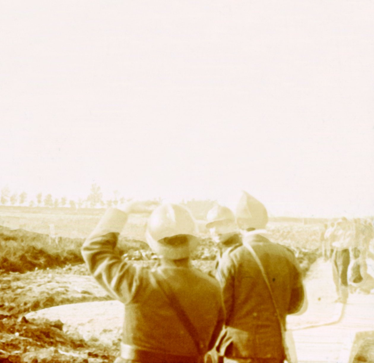 Lentohautojen yli, Ramskapelle, Belgia, c1914-c1918 tekijältä Unbekannt