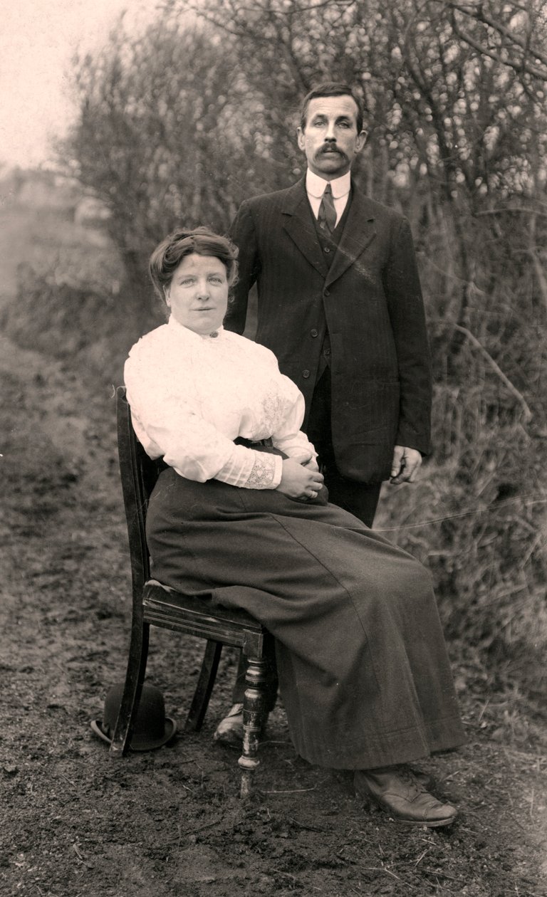 Parin muotokuva ulkona, 1900-luvun alku tekijältä Unbekannt