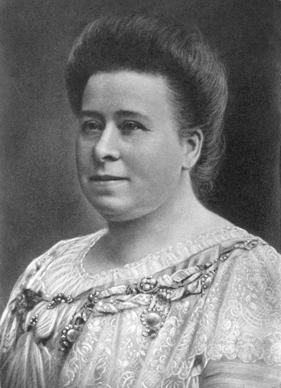 Naisen muotokuva mahdollisesti Walter Nurnbergin isoäidistä, Saksa 1910 NURNBERGIN PERHEKUVAT: 12x17cm, studiomuotokuva retusoitu naisesta mahdollisesti Nurnbergin isoäidistä C1910 Valokuva Walter Nurnberg (1907-1991), joka muuttui teolliseksi valokuvaksi tekijältä Unbekannt