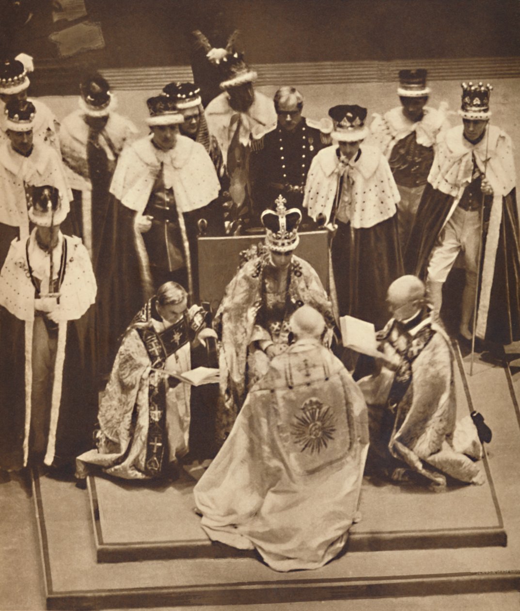 Primate Kneels at the Kings Knees, 12. toukokuuta 1937 tekijältä Unbekannt