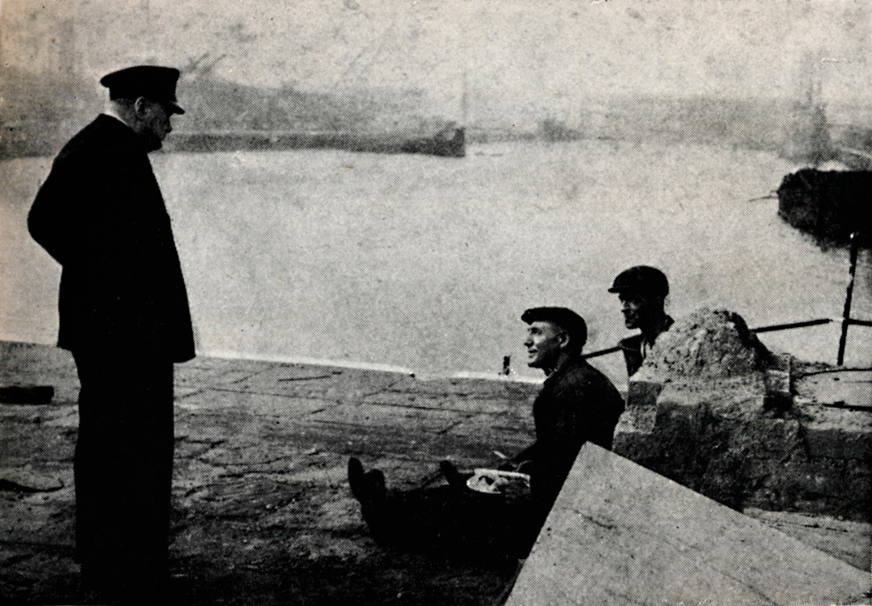 Pääministeri ja miehet kadulla, 1940-luku, 1945. tekijältä Unbekannt
