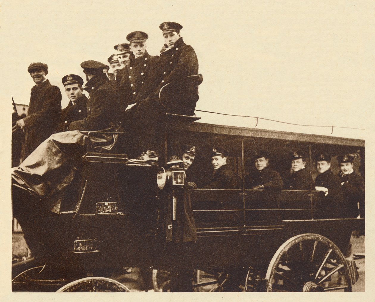 Prinssi Albert saapuu Devonportiin Cumberlandin risteilijälle, 1913, 1937 tekijältä Unbekannt
