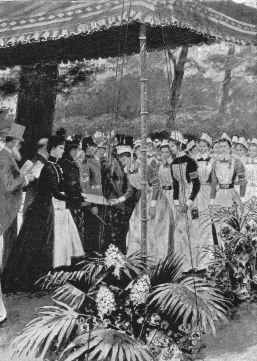 Prinsessa Alexandra esittelee todistukset sairaanhoitajille Marlborough Housessa 21. heinäkuuta 1899 1901. tekijältä Unbekannt