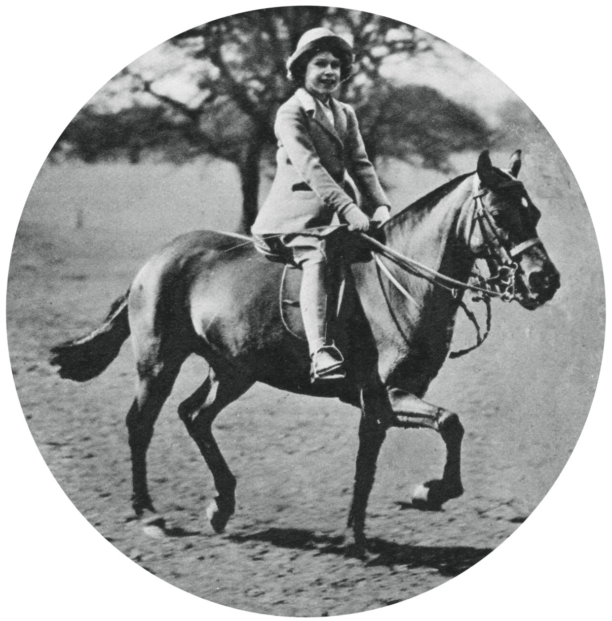 Prinsessa Elizabeth hevosen selässä, Windsor Great Park, 1935, 1937 tekijältä Unbekannt