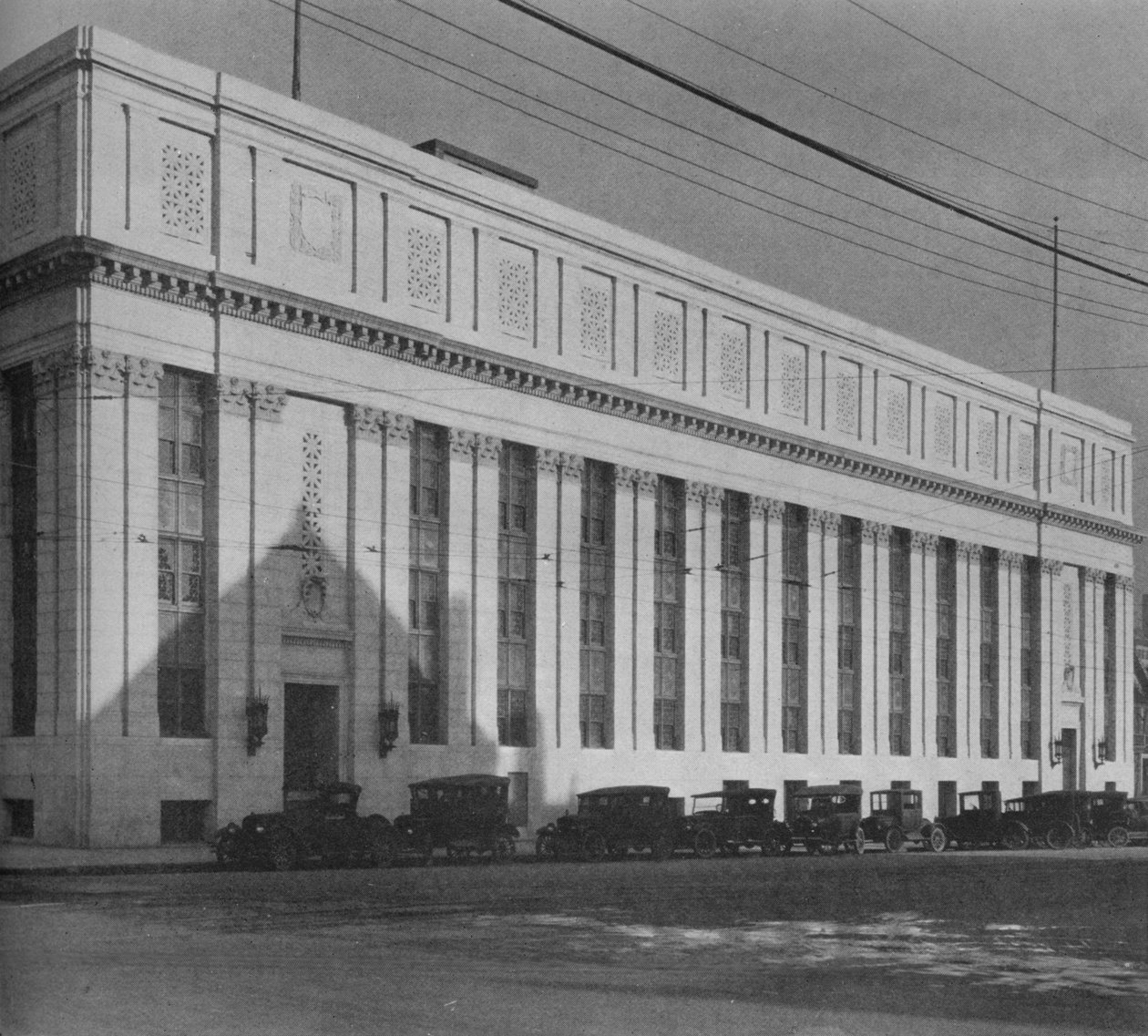 Vapaamuurarien temppelin pääjulkisivu, Birmingham, Alabama, 1924 tekijältä Unbekannt