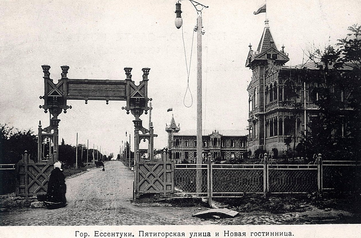 Pyatigorsk-katu ja hotelli, Yessentuki, Venäjä, 1900-luku. tekijältä Unbekannt
