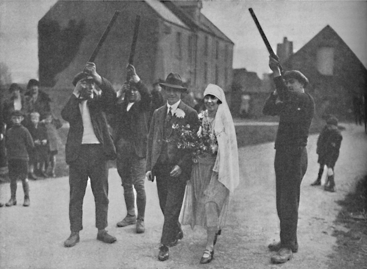 Viehättäviä pakanallisia taikauskoita, jotka säilyvät edelleen Holy Islandilla, vuodelta 1935 tekijältä Unbekannt