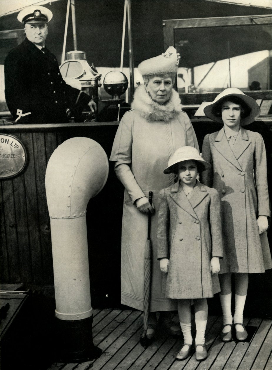 Kuningatar Maria tyttärentytärtensä kanssa, 1930-luku, 1951. tekijältä Unbekannt