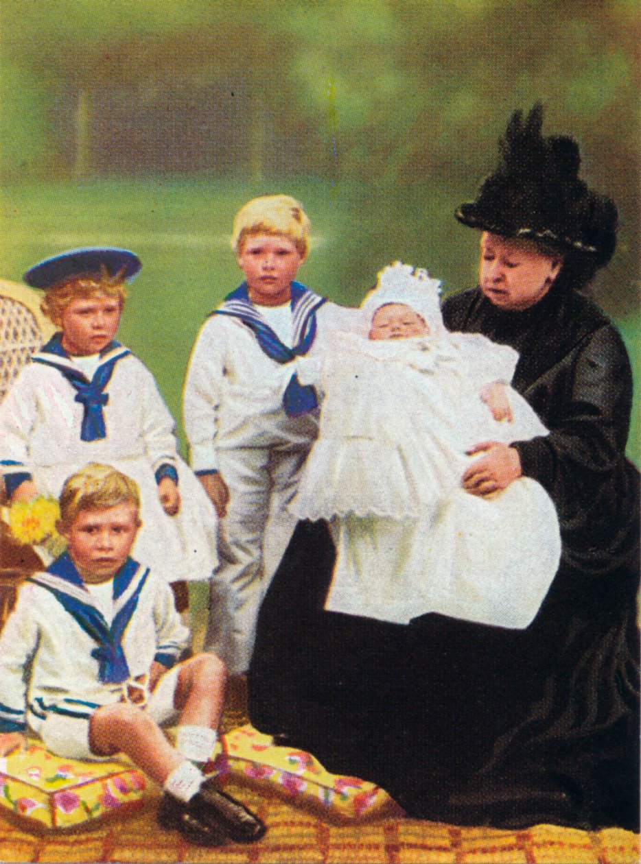 Kuningatar Victoria 1819-1901 kuvassa joidenkin lastenlastenlastensa kanssa Osborne House on the Isissä tekijältä Unbekannt