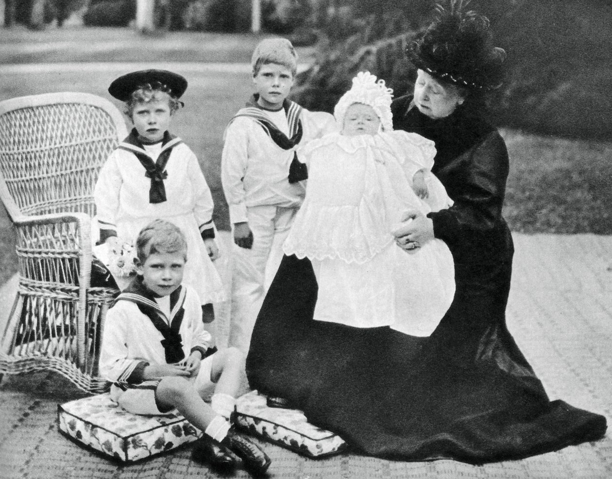 Kuningatar Victoria lastenlastenlastensa kanssa Osborne Housessa, Isle of Wight, 1900 tekijältä Unbekannt