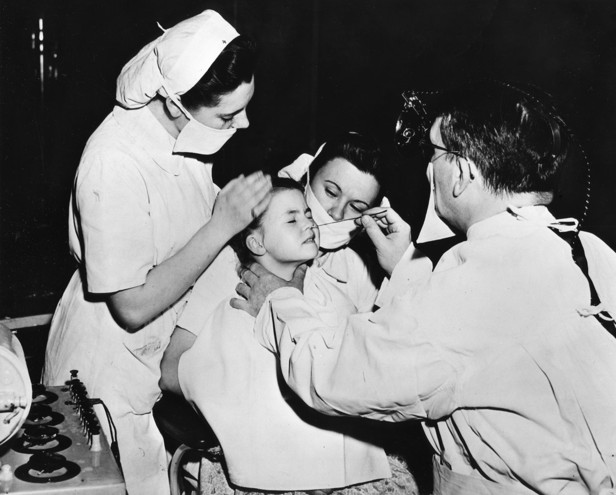 Radiumhoito nenätulehduksen parantamiseksi, Ranska, c1947-1951 tekijältä Unbekannt