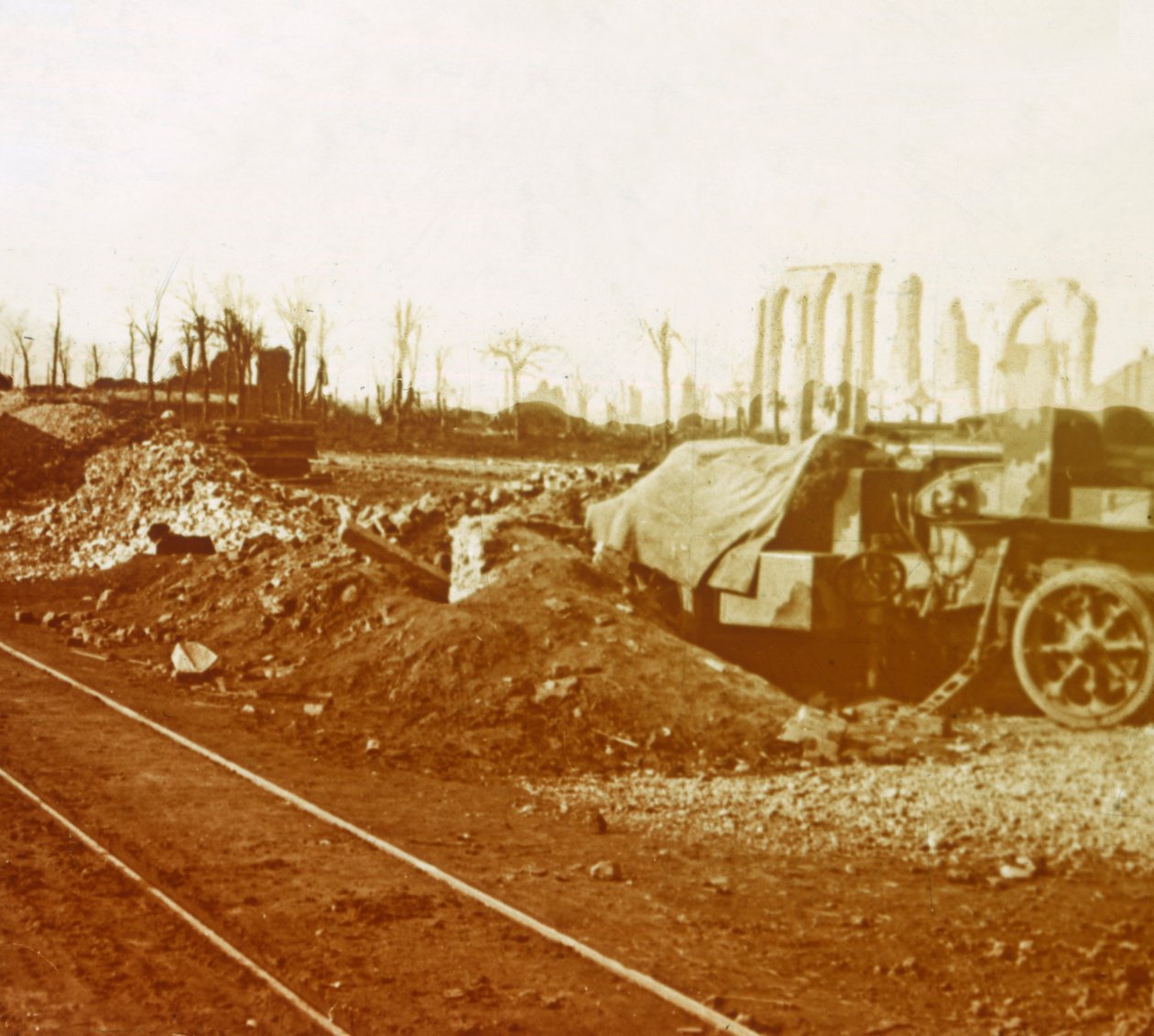 Rautatielinjat Noordschoten kylässä, Flanderissa, Belgiassa, c1914-c1918 tekijältä Unbekannt